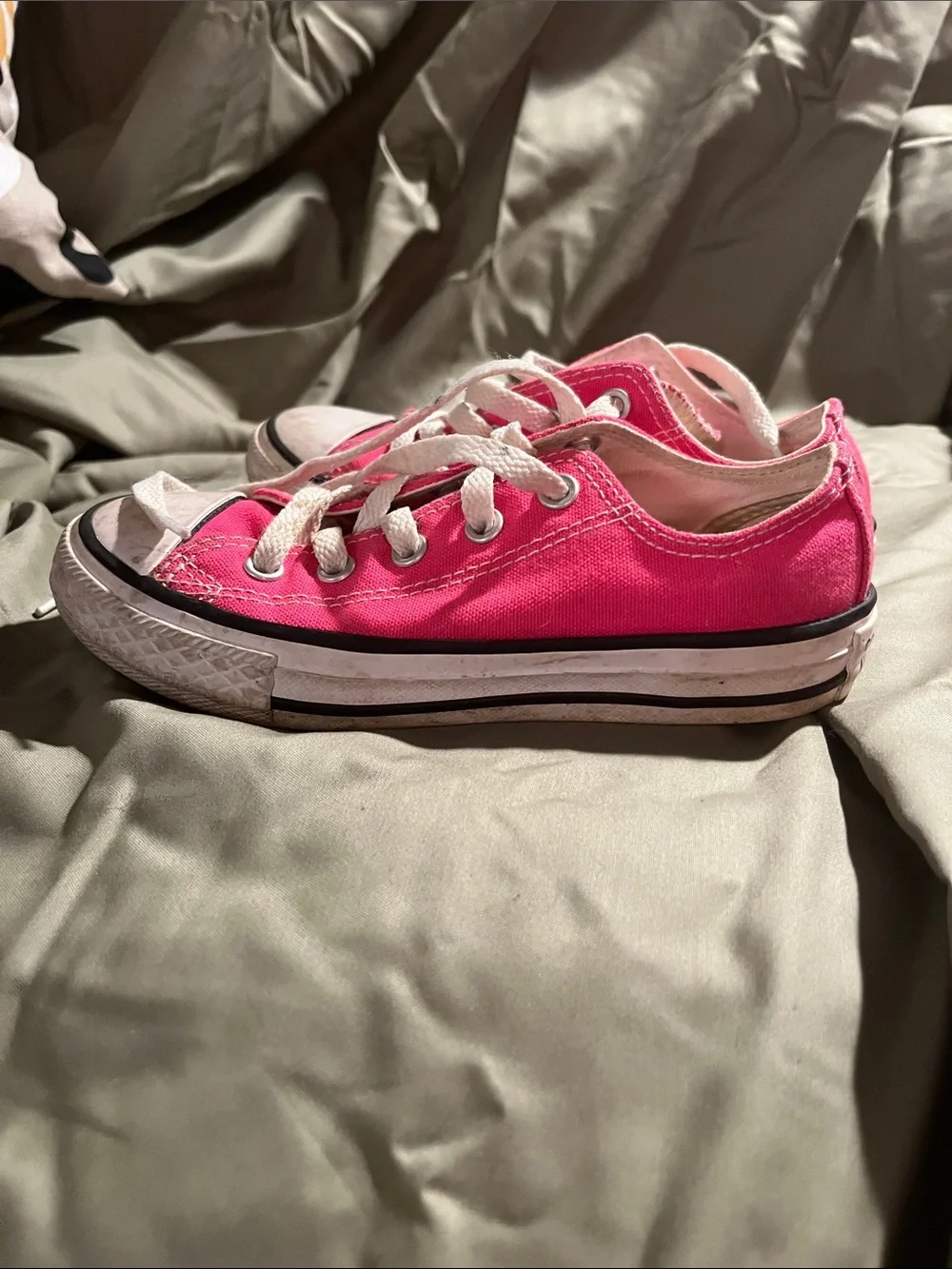 Converse Kids Hot Pink Low-Top Canvas Sneakers